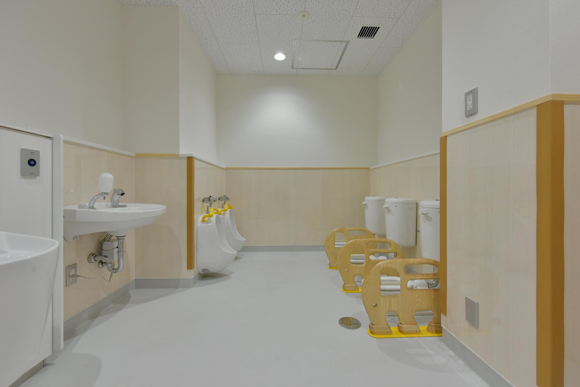 仲町東保育所の1・2歳児便所の写真