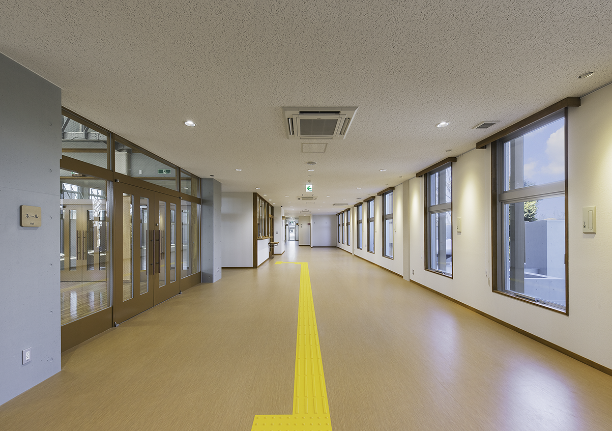 領家公民館の2階ロビーの写真