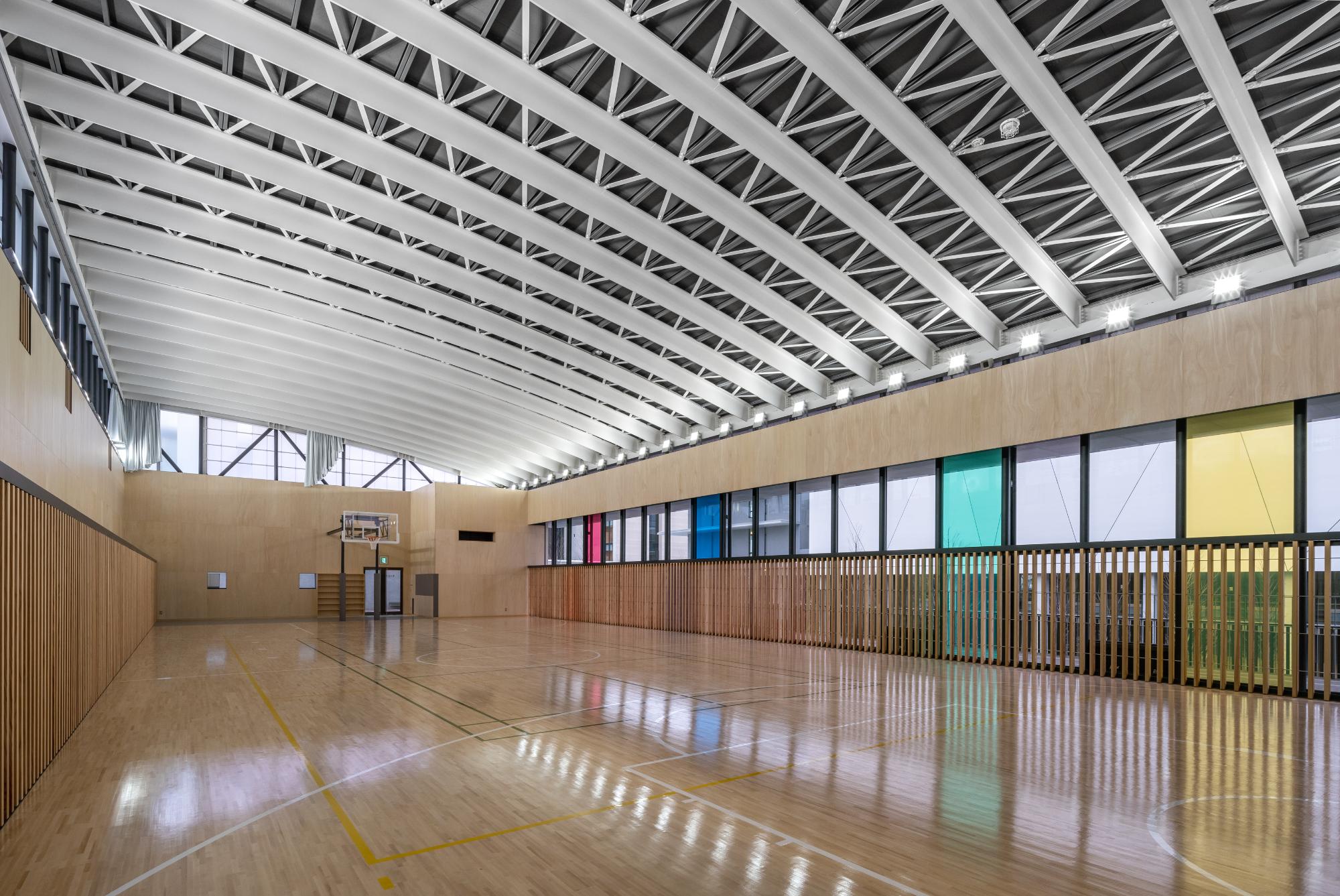 川口市立高等学校・川口市立高等学校附属中学校 アリーナ棟 アリーナN棟の中アリーナの写真