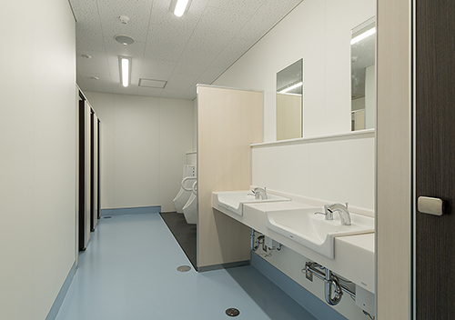 芝南公民館の男子トイレの写真