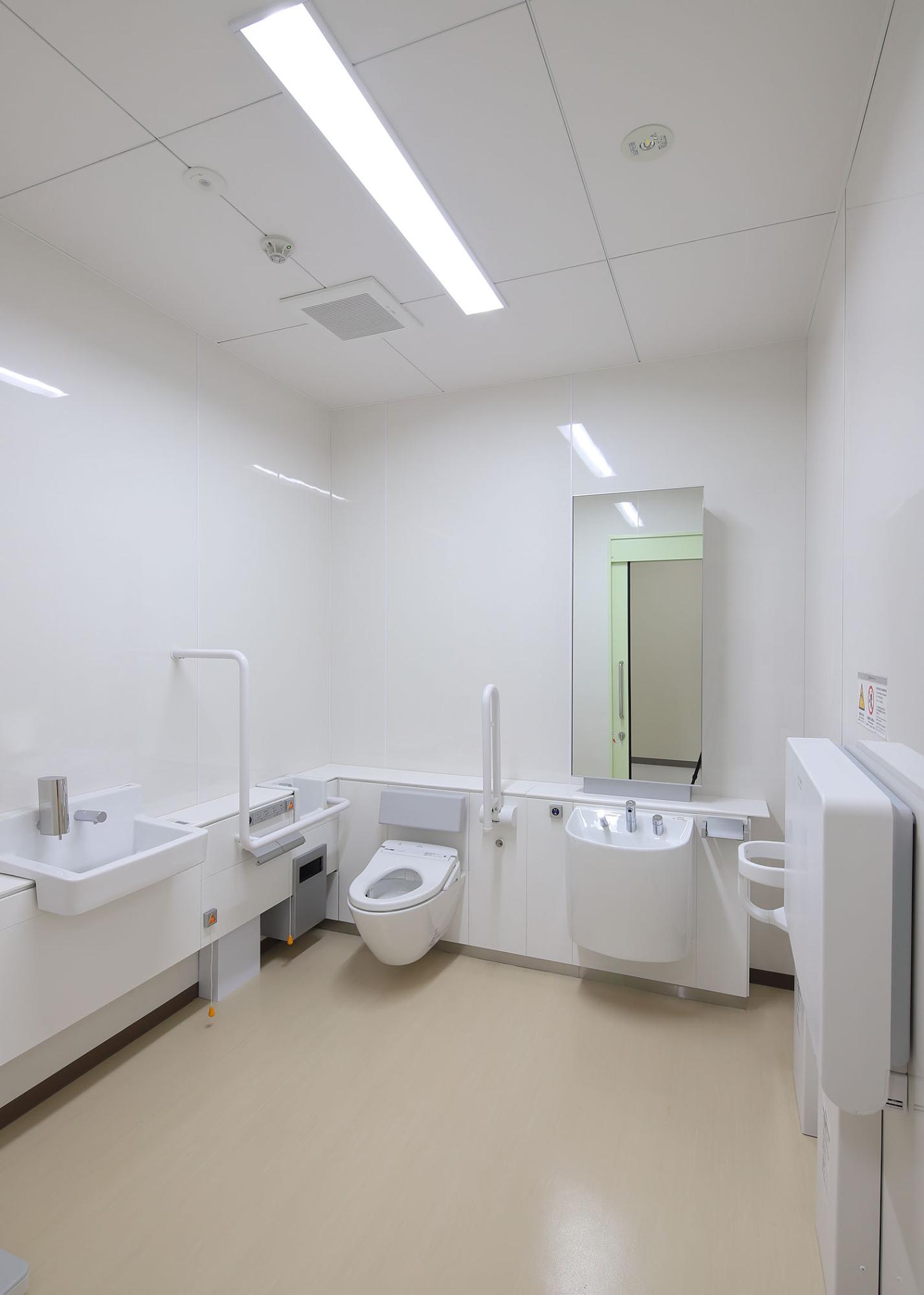 生涯学習プラザの誰でもトイレの写真
