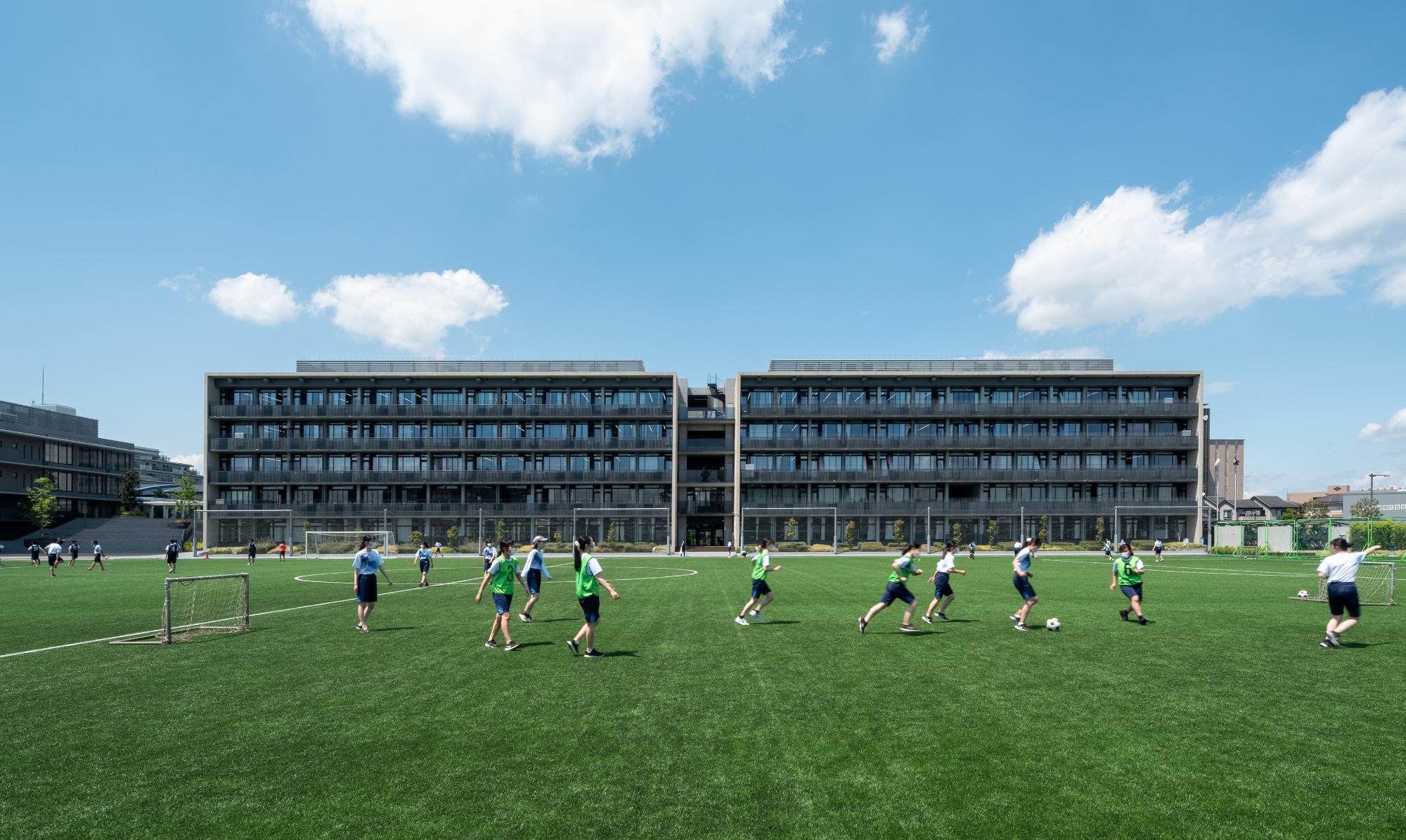 川口市立高等学校・川口市立高等学校附属中学校 アリーナ棟のグラウンドの写真