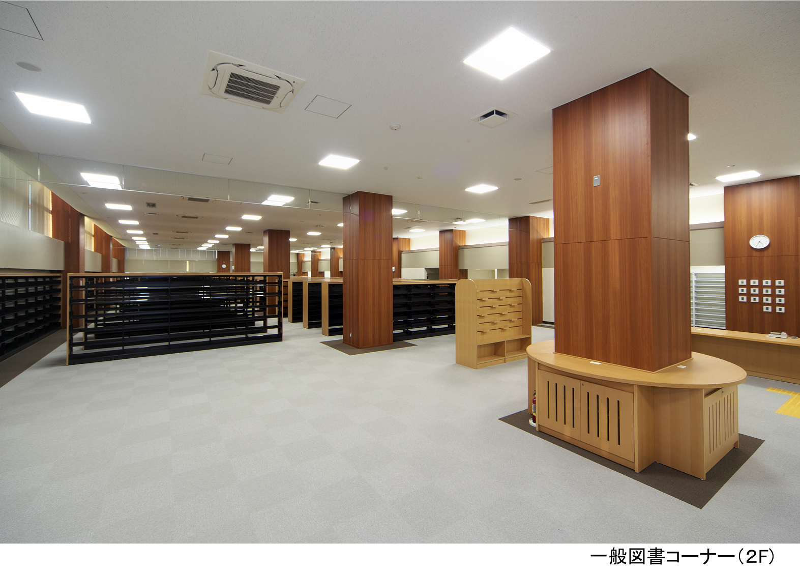 前川図書館 一般図書コーナー
