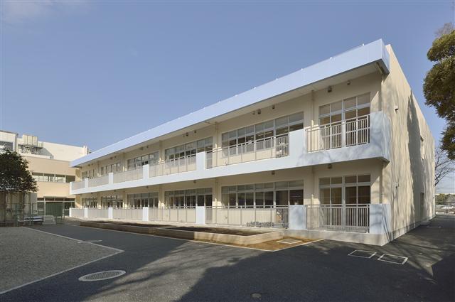 神根小学校の外観の様子の写真