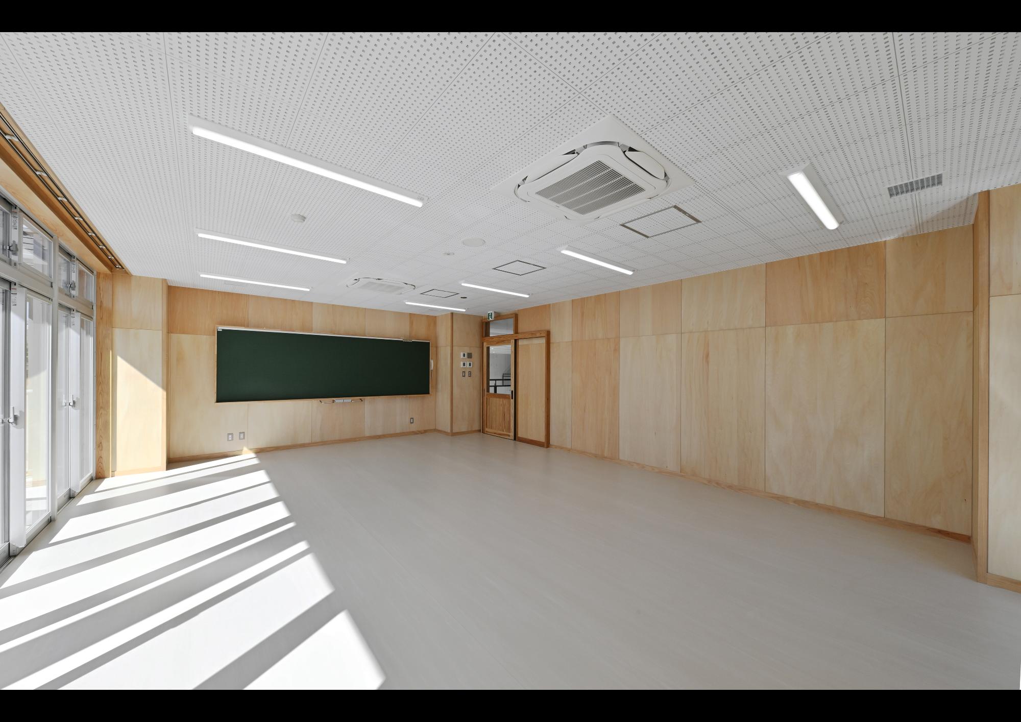 川口市立芝西中学校陽春分校 教室