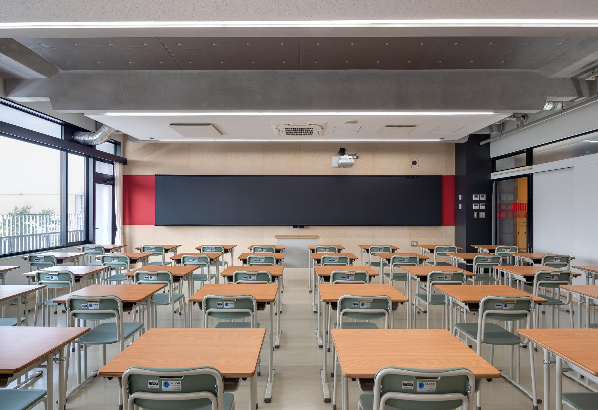 川口市立高等学校附属中学校の教室の写真