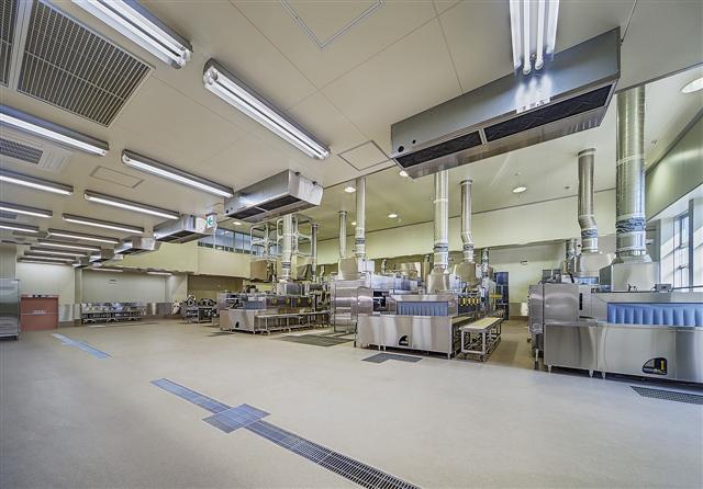 元郷学校給食センター洗浄室写真