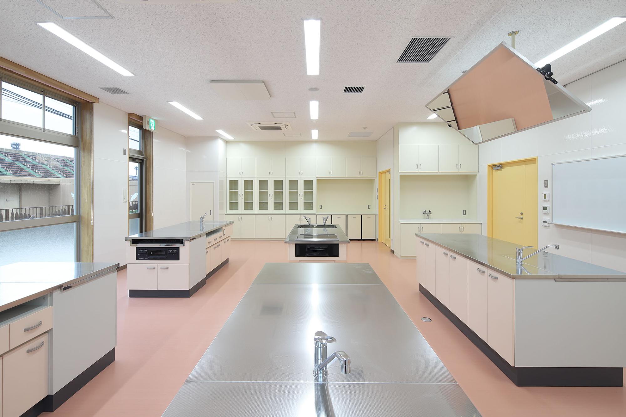 生涯学習プラザの料理実習室の写真