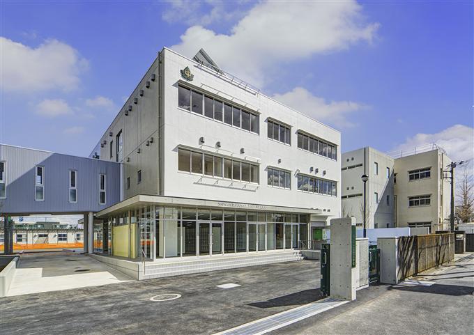 十二月田中学校正面外観写真