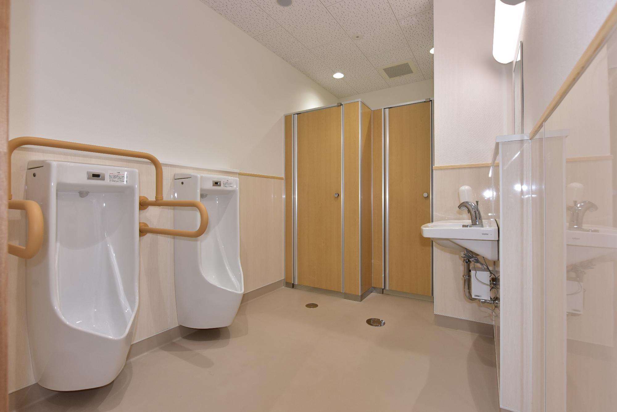 仲町たたら荘の男子トイレの写真