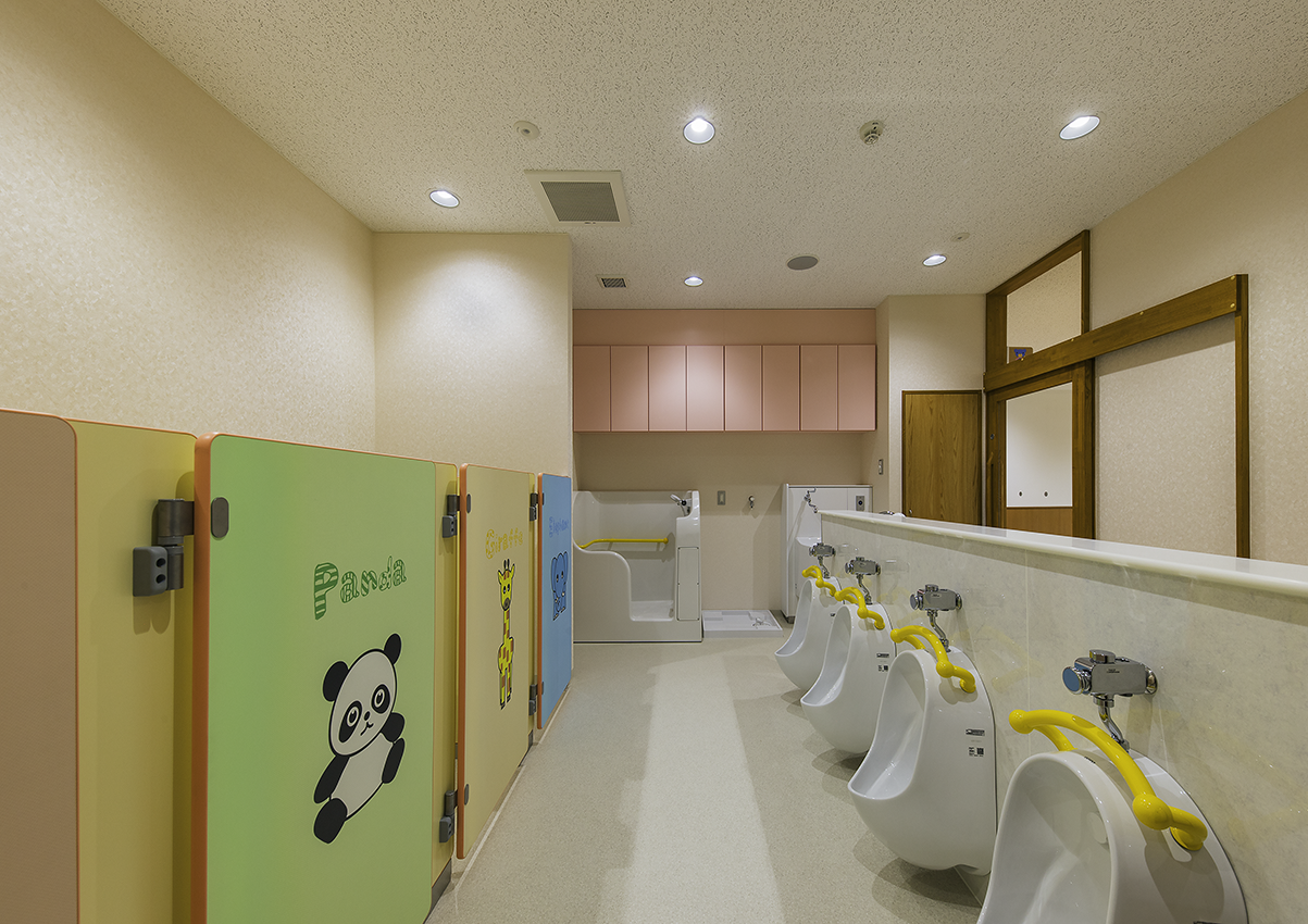 領家保育所の幼児トイレの写真