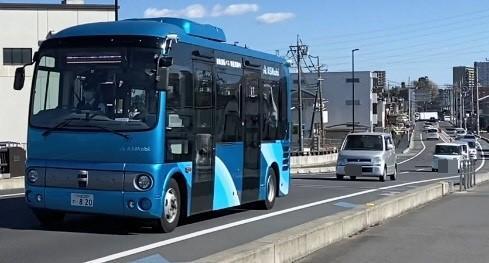 自動運転バスの走行の様子