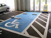 並木公民館の思いやり駐車場の写真