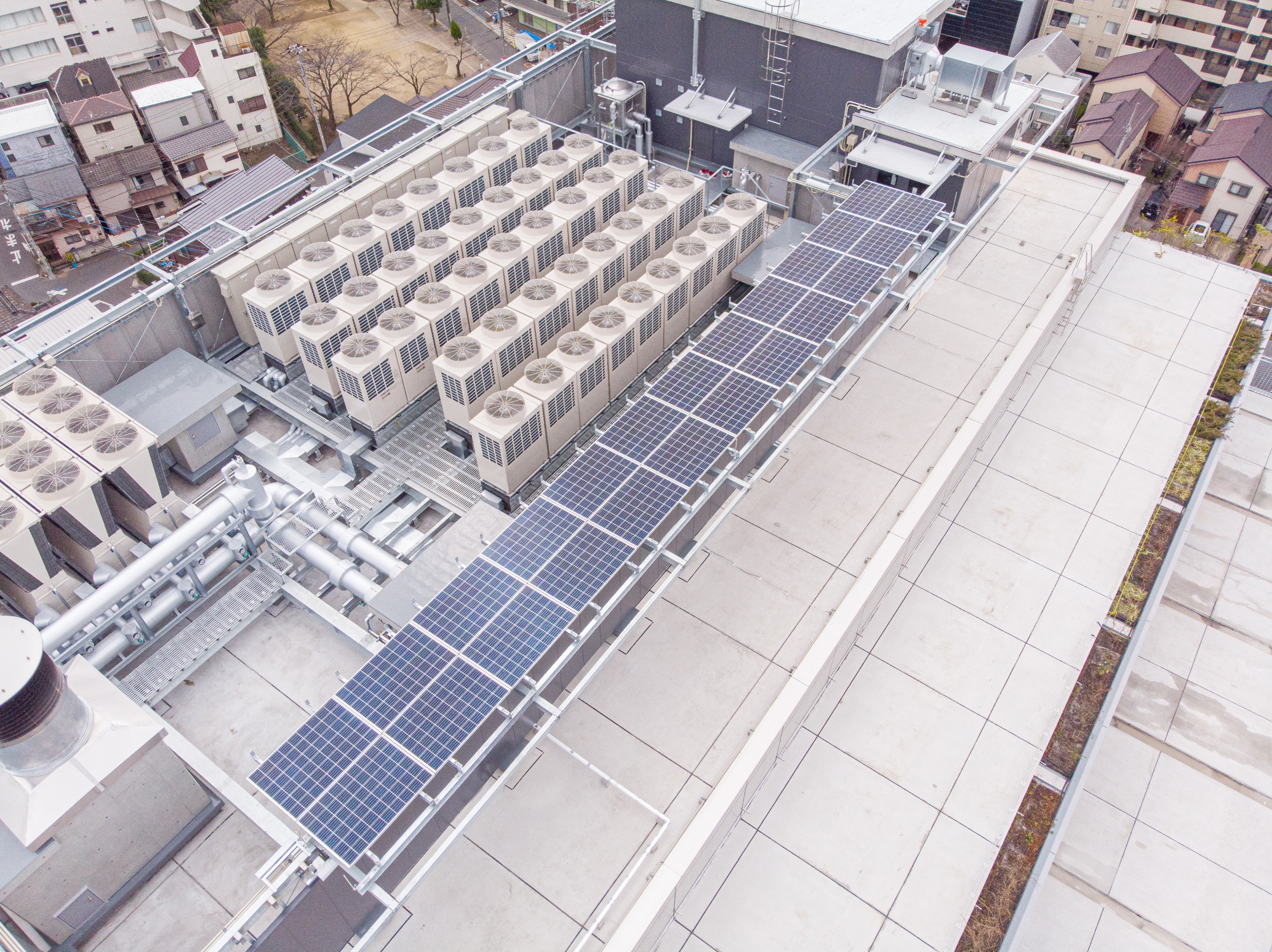 屋上 太陽光発電パネル