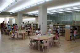 中央図書館の様子の写真2