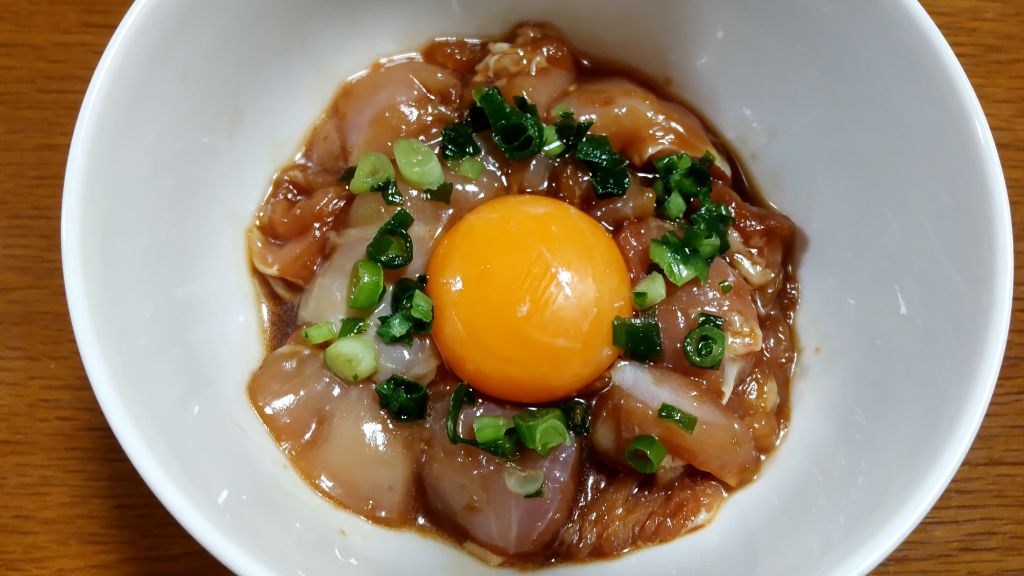 鶏ユッケ