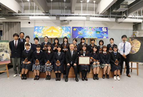 川口市立高等学校美術部への感謝状贈呈式(下)