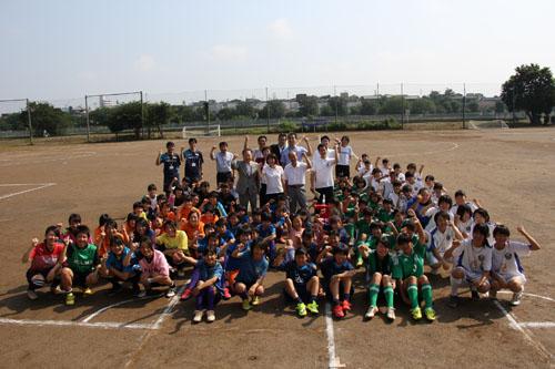 小谷場ガールズカップで記念撮影する市長の写真