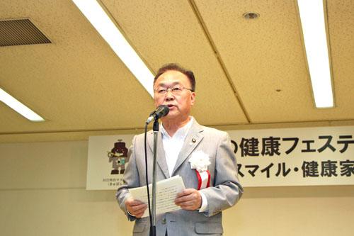 川口市歯の健康フェスティバルでスピーチする市長の写真