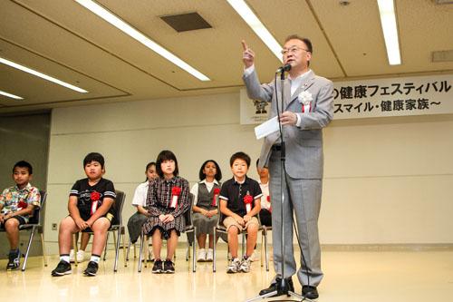 川口市歯の健康フェスティバルでスピーチする市長の写真2