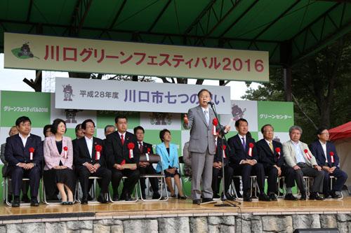 川口市七つの祝いでスピーチする市長の写真