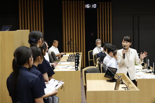議場での講評