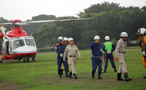 平成26年度荒川左岸水害予防組合水防演習に参加する市長の写真