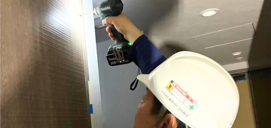 建具取付の様子