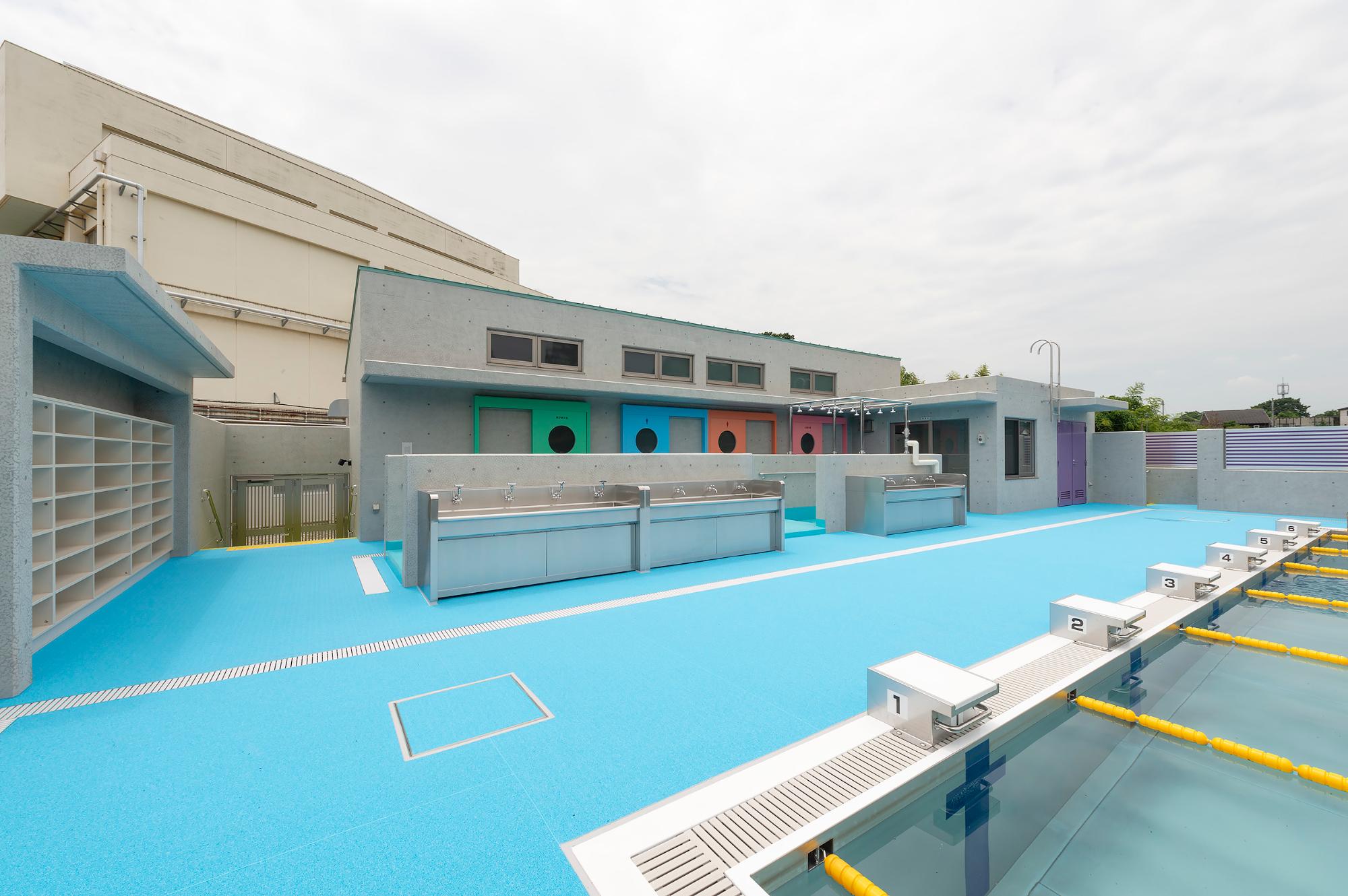神根中学校プールの更衣室外観の写真