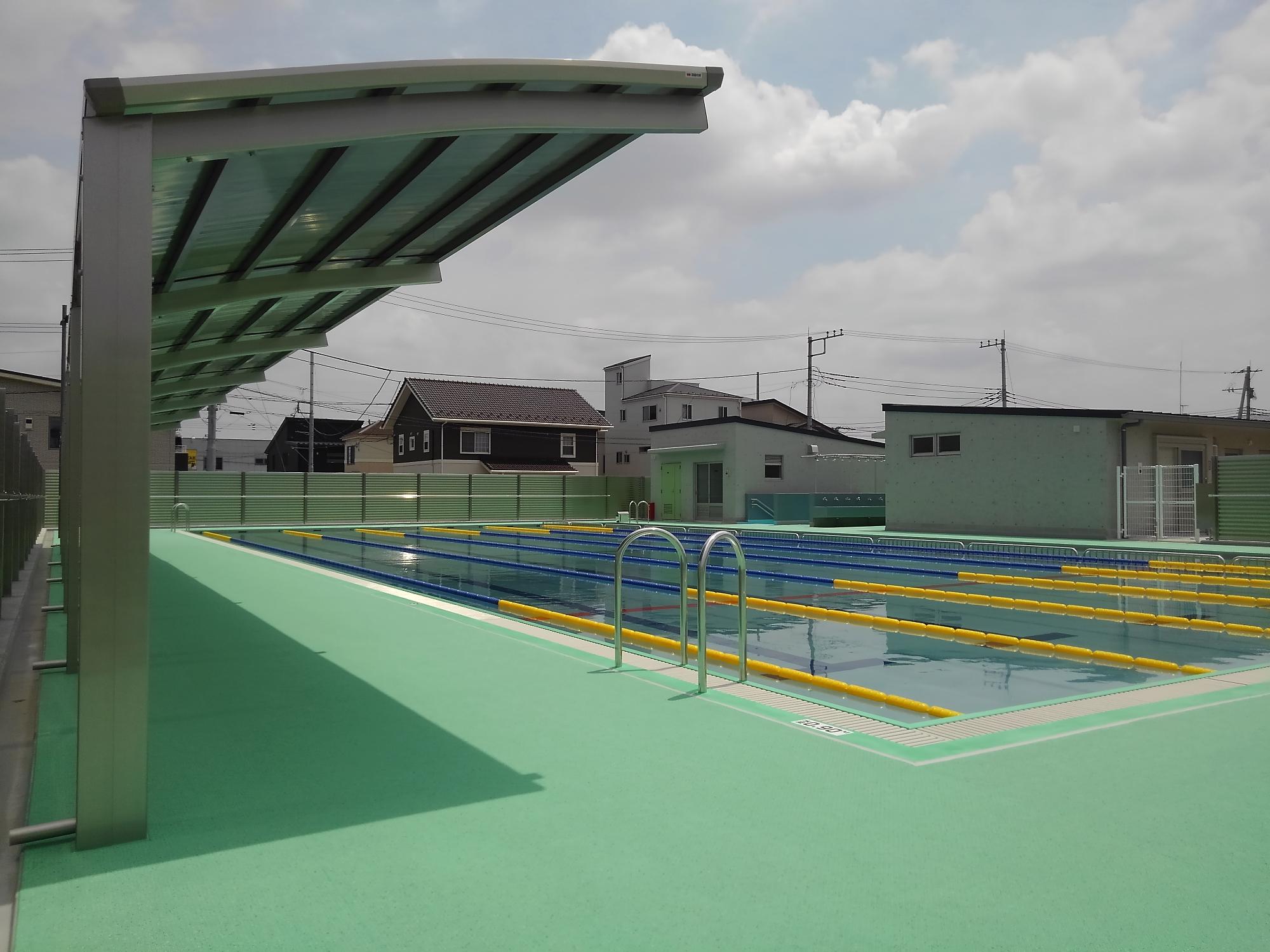 東本郷小学校 プール全体を映す写真