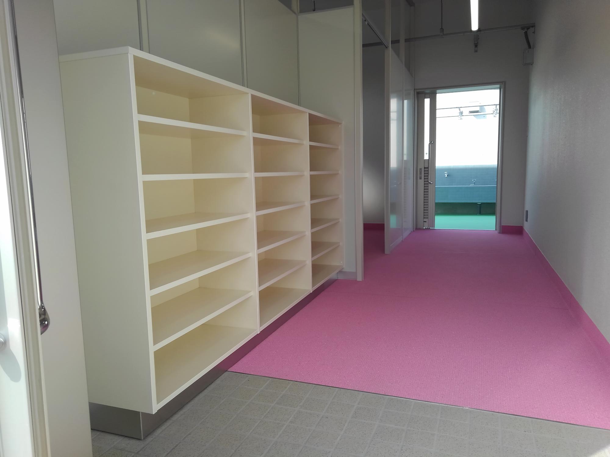 東本郷小学校プール 女子更衣室の写真