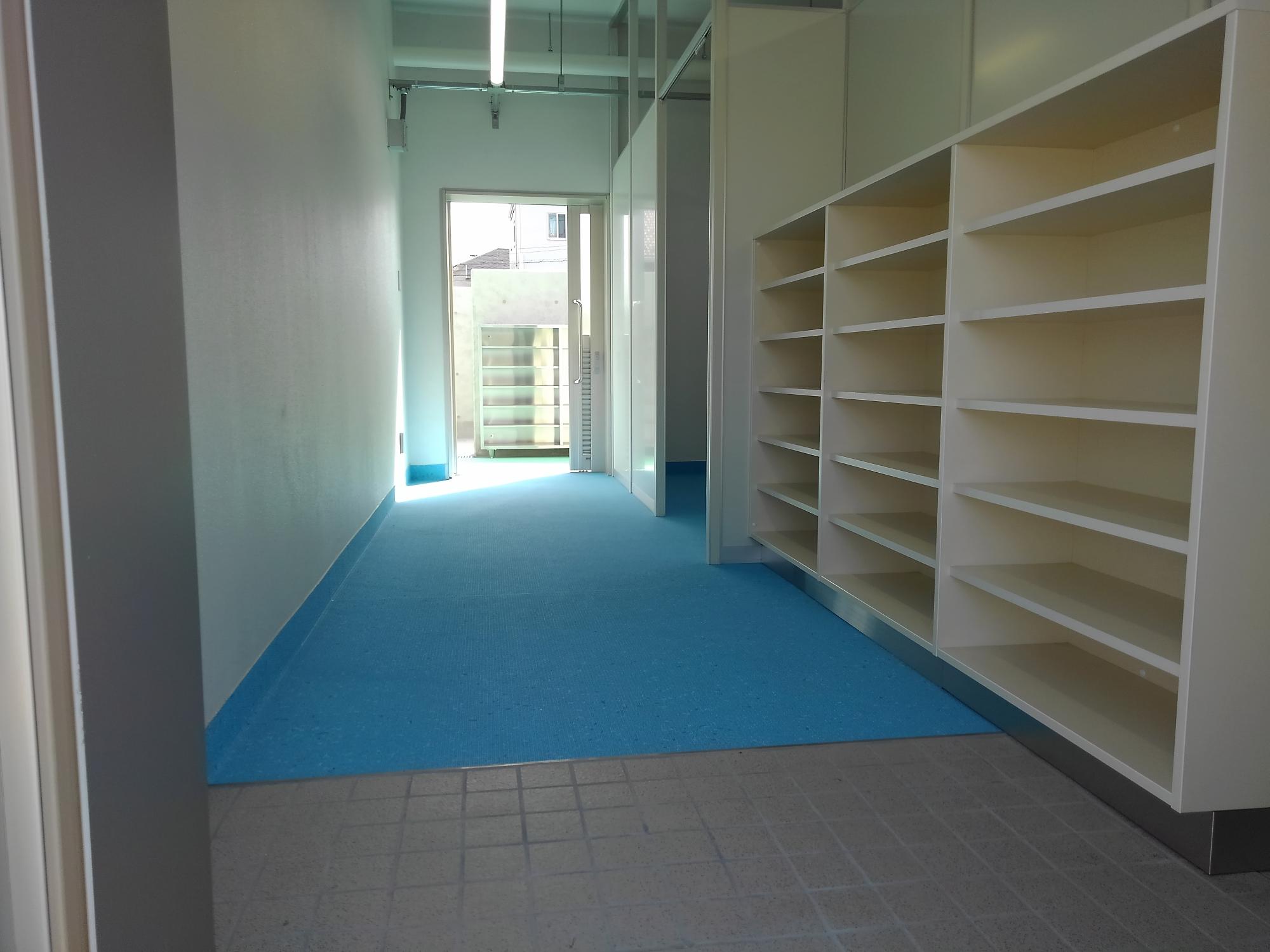 東本郷小学校プール 男子更衣室の写真