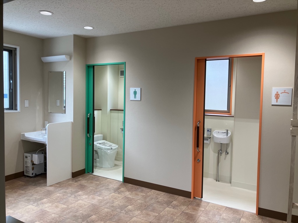 車庫棟室内のトイレの写真