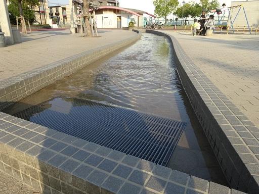 朝日中央公園の親水施設