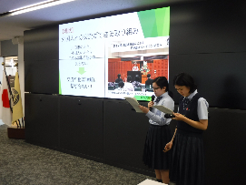 川口市立高等学校生によるプレゼンテーションの様子