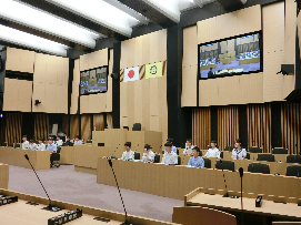 議場見学の様子