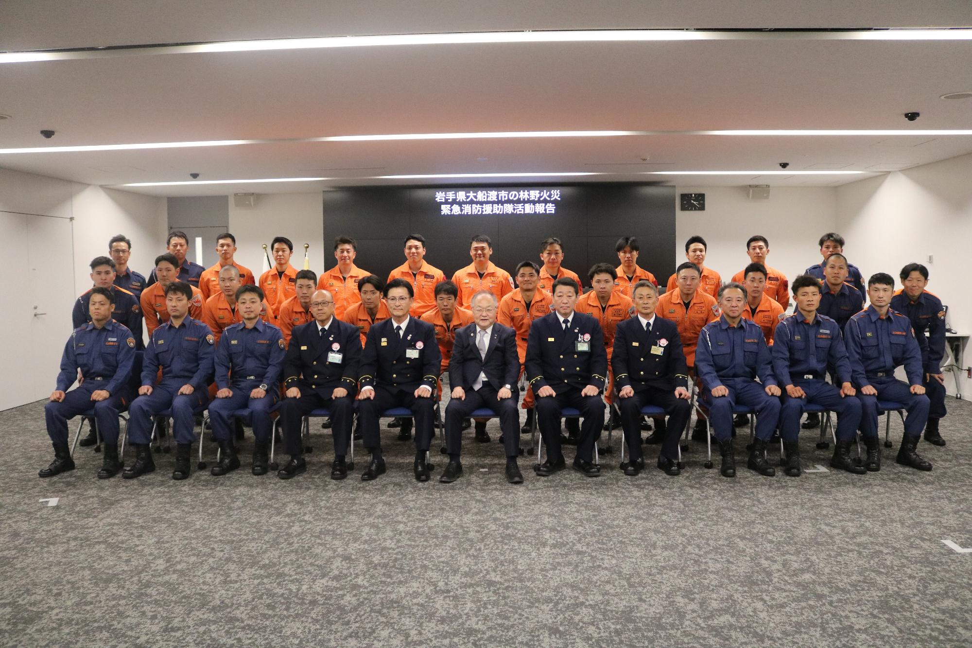 市長報告の集合写真