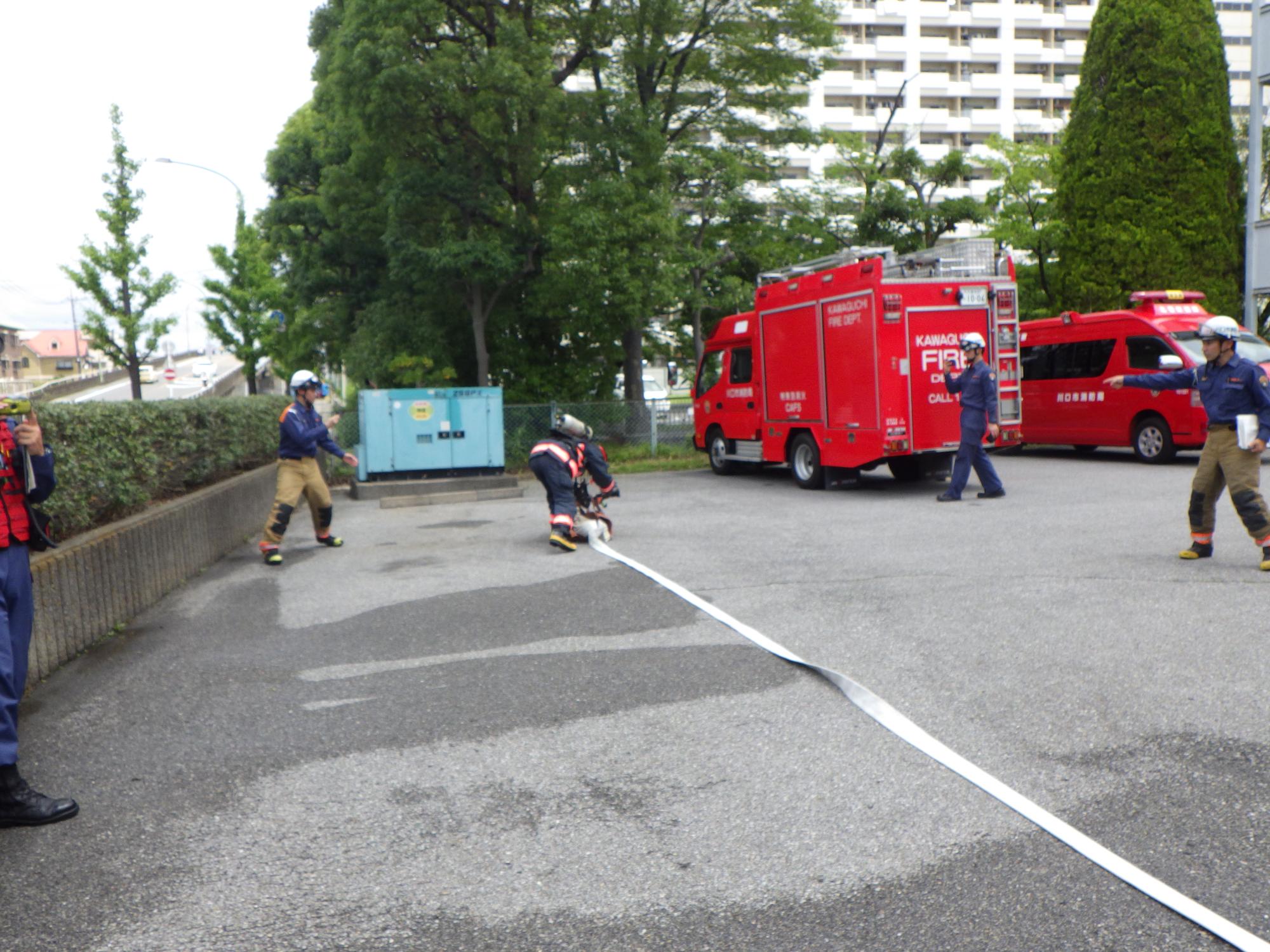 蕨消防小隊 ホース延長初動対応訓練。目標地点到着