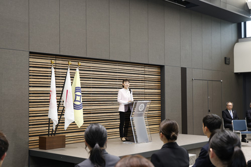 新規採用職員辞令交付式1