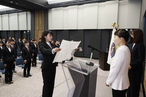 新規採用職員辞令交付式2