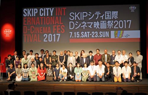 SKIPシティ国際Dシネマ映画祭2017で記念撮影する市長の写真