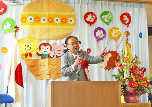本町保育所開所式でスピーチをする市長の写真