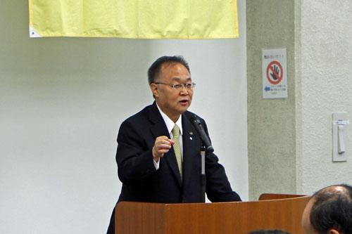 平成28年度川口市中学生・高校生海外派遣団に向けてスピーチする市長の写真