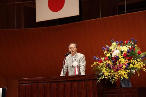 第19回川口健康フェスティバルでスピーチする市長の写真