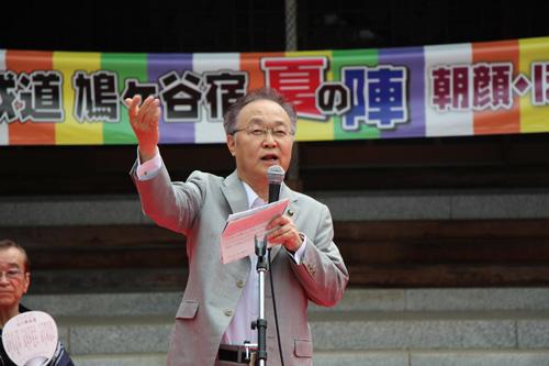 日光御成道鳩ヶ谷宿夏の陣朝顔・ほおずき市でスピーチする市長の写真