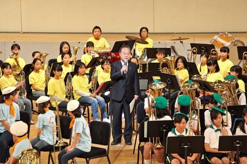 かわぐち音楽の日2015でスピーチする市長の写真