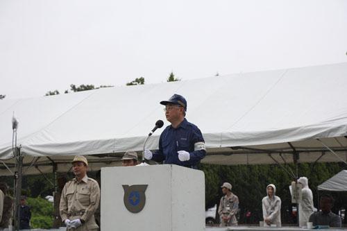 平成26年度荒川左岸水害予防組合水防演習でスピーチする市長の写真