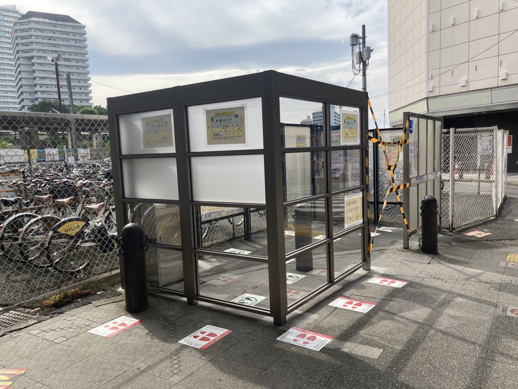 東口駐輪場前